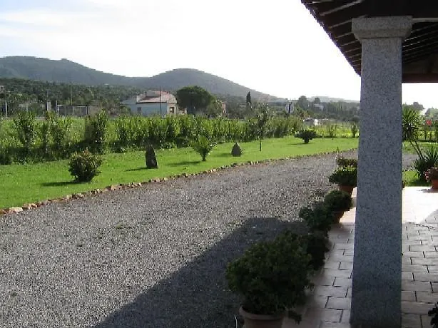 Villetta Bouganvillea SantʼAnna Arresi Semesterbostad